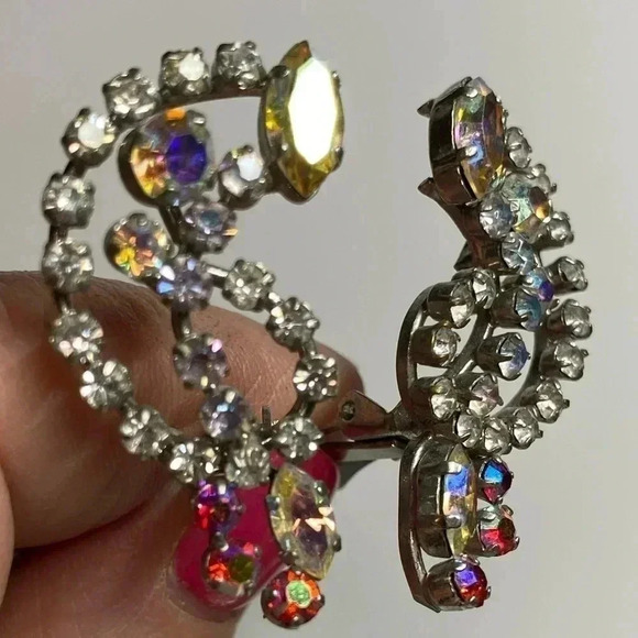 GORGEOUS CLIP ON EARRINGS. DAZZLING RED TIPS. PERFECT FOR A PARTY. - Picture 9 of 9